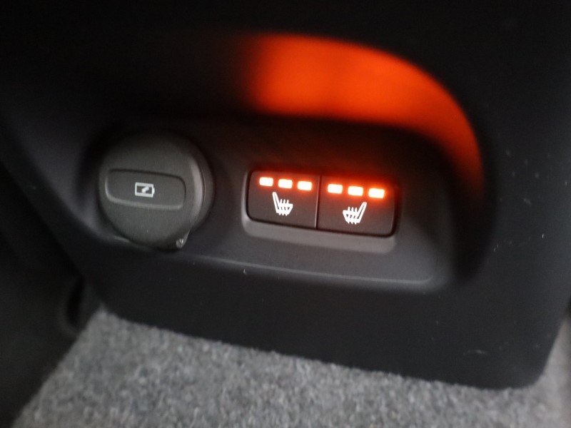 2025 (75) VOLVO XC40 2.0 B3P Plus Dark 5dr Auto 5886127