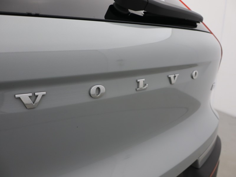 2025 (75) VOLVO XC40 2.0 B3P Plus Dark 5dr Auto 5886100