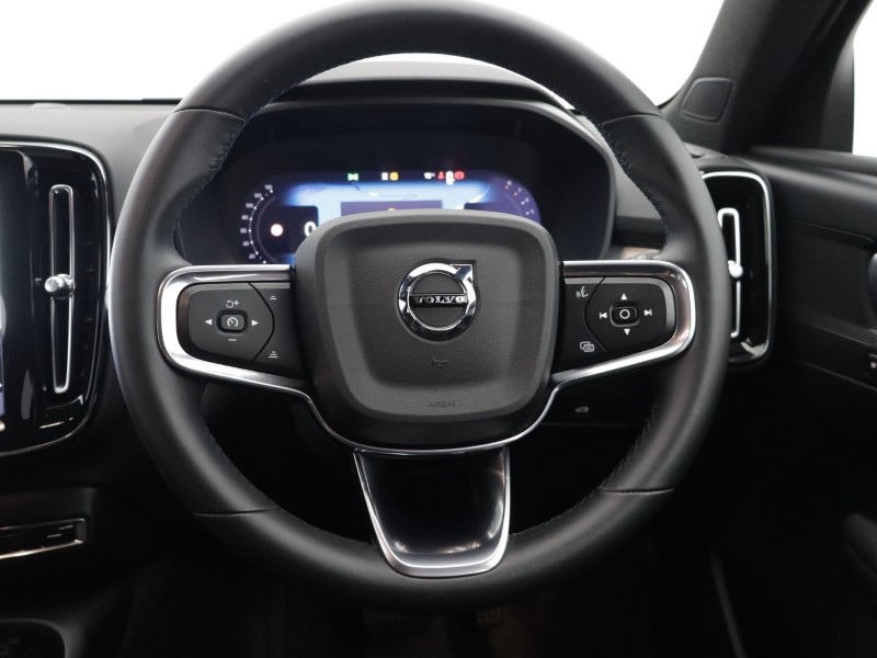 2025 (75) VOLVO XC40 2.0 B3P Plus Dark 5dr Auto 5886129