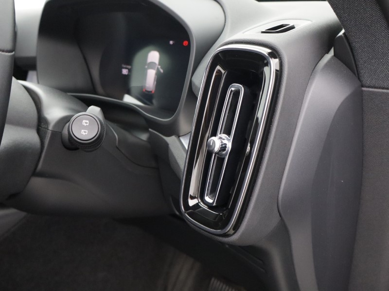 2025 (75) VOLVO XC40 2.0 B3P Plus Dark 5dr Auto 5886115