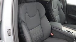 2025 (75) VOLVO XC60 2.0 B5P Plus Dark 5dr AWD Geartronic *VAT QUALIFYING* 5894347