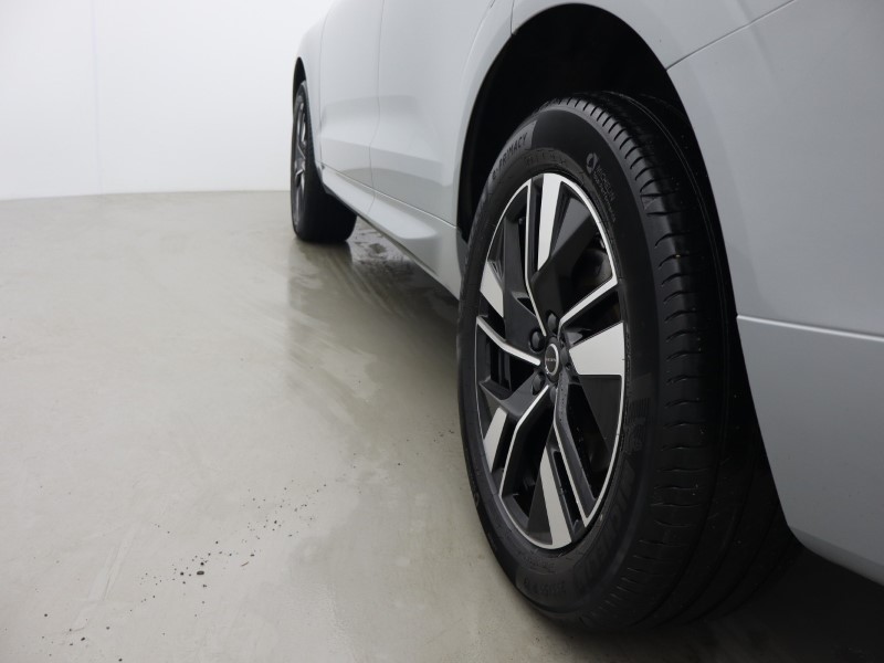 2025 (75) VOLVO XC60 2.0 B5P Plus Dark 5dr AWD Geartronic *VAT QUALIFYING* 5894335