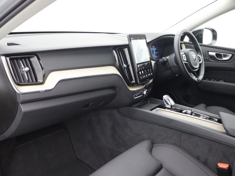 2025 (75) VOLVO XC60 2.0 B5P Plus Dark 5dr AWD Geartronic *VAT QUALIFYING* 5894349