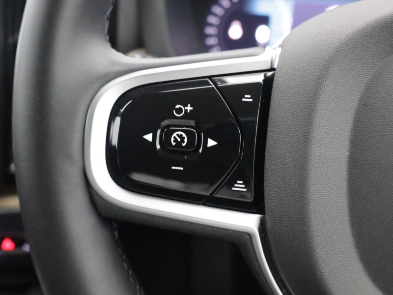 2025 (75) VOLVO XC60 2.0 B5P Plus Dark 5dr AWD Geartronic *VAT QUALIFYING* 5894360