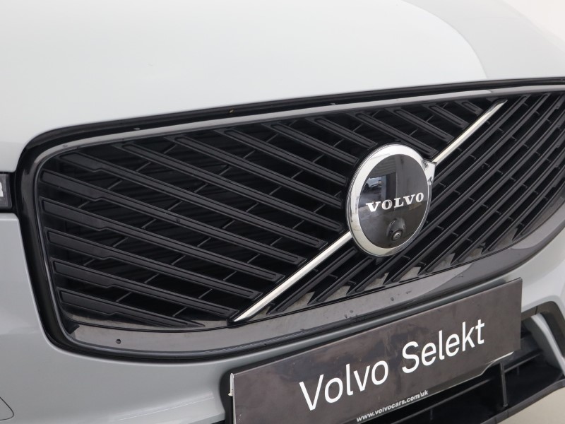 2025 (75) VOLVO XC60 2.0 B5P Plus Dark 5dr AWD Geartronic *VAT QUALIFYING* 5894321