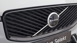 2025 (75) VOLVO XC60 2.0 B5P Plus Dark 5dr AWD Geartronic *VAT QUALIFYING* 5894321