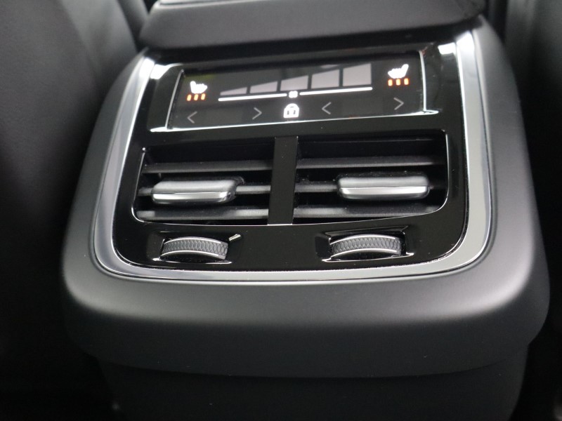 2025 (75) VOLVO XC60 2.0 B5P Plus Dark 5dr AWD Geartronic *VAT QUALIFYING* 5894356