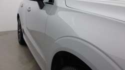 2025 (75) VOLVO XC60 2.0 B5P Plus Dark 5dr AWD Geartronic *VAT QUALIFYING* 5894326