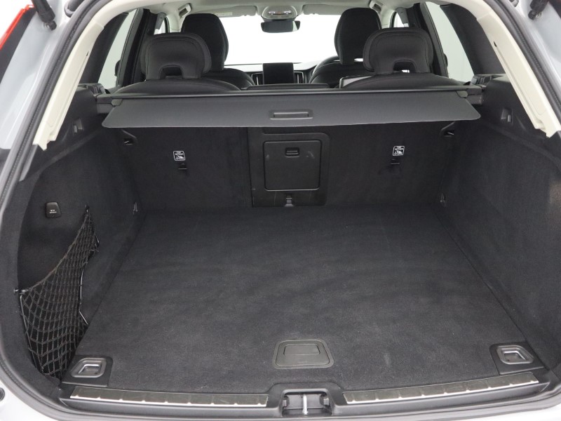 2025 (75) VOLVO XC60 2.0 B5P Plus Dark 5dr AWD Geartronic *VAT QUALIFYING* 5894330