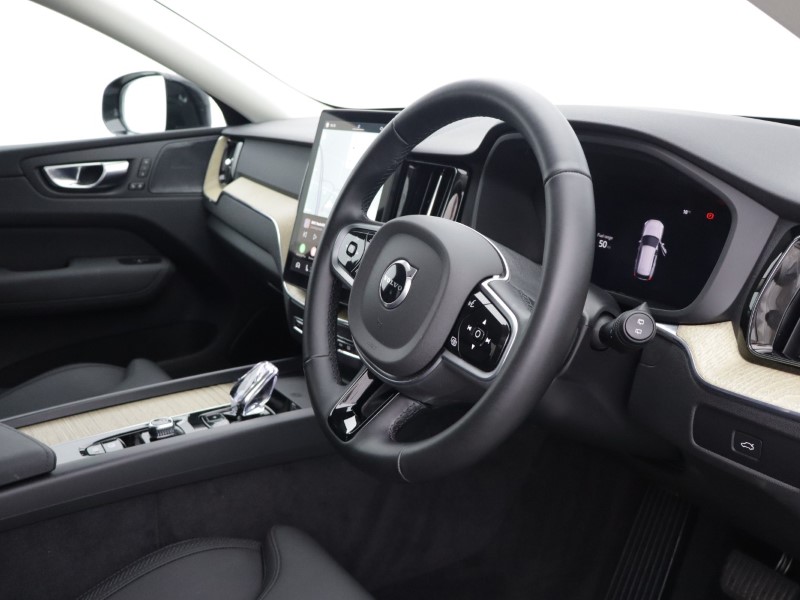 2025 (75) VOLVO XC60 2.0 B5P Plus Dark 5dr AWD Geartronic *VAT QUALIFYING* 5894344