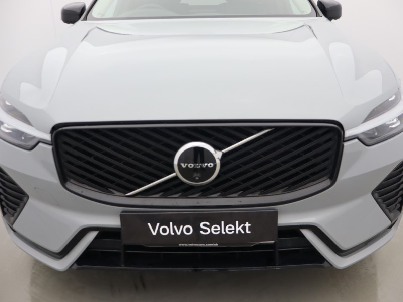2025 (75) VOLVO XC60 2.0 B5P Plus Dark 5dr AWD Geartronic *VAT QUALIFYING* 5894324