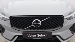 2025 (75) VOLVO XC60 2.0 B5P Plus Dark 5dr AWD Geartronic *VAT QUALIFYING* 5894324