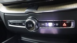 2025 (75) VOLVO XC60 2.0 B5P Plus Dark 5dr AWD Geartronic *VAT QUALIFYING* 5894369