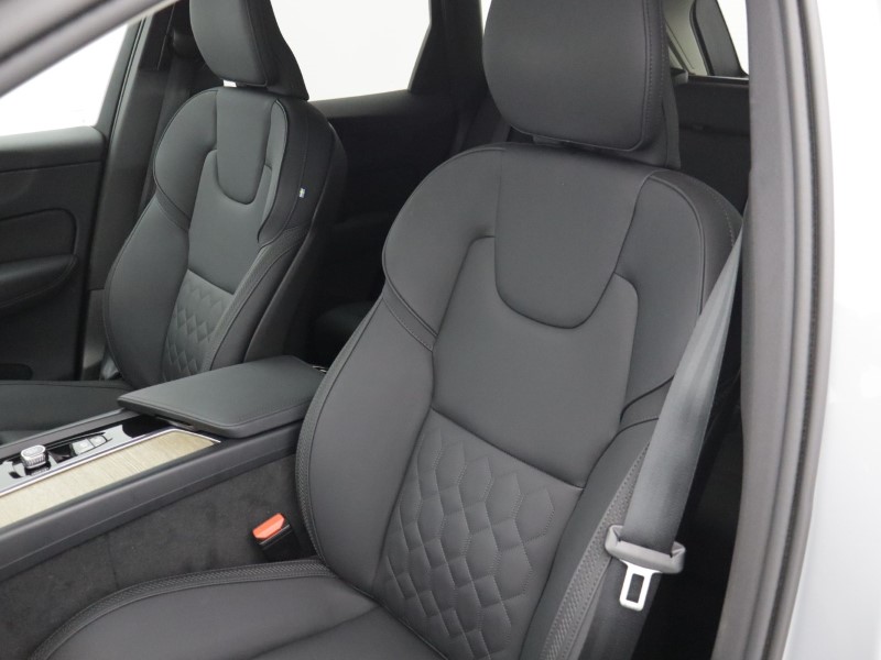 2025 (75) VOLVO XC60 2.0 B5P Plus Dark 5dr AWD Geartronic *VAT QUALIFYING* 5894348