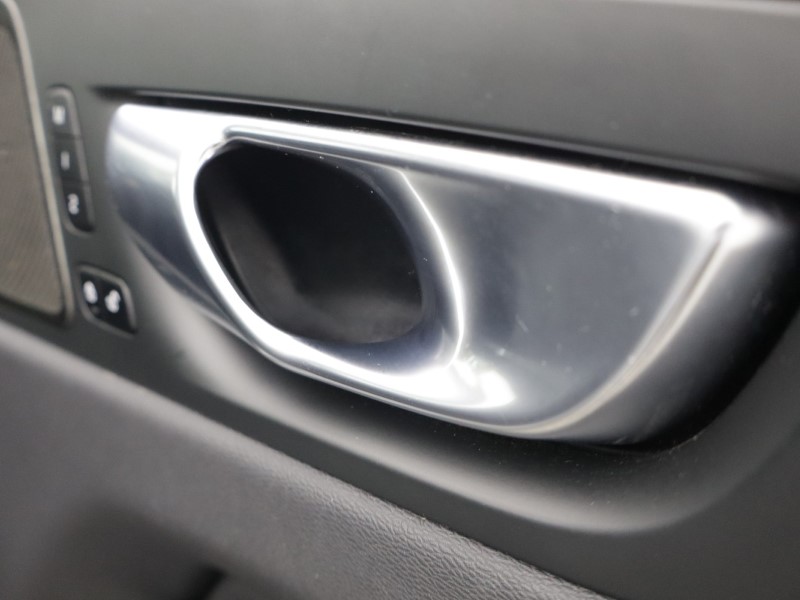 2025 (75) VOLVO XC60 2.0 B5P Plus Dark 5dr AWD Geartronic *VAT QUALIFYING* 5894341