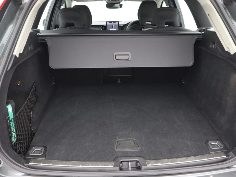 2025 (75) VOLVO XC60 2.0 B5P Plus Dark 5dr AWD Geartronic 5894972