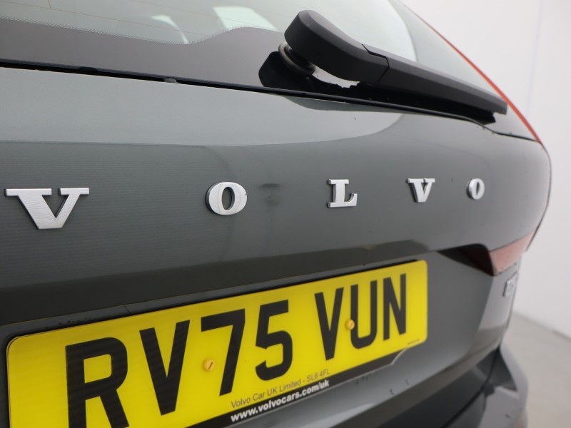 2025 (75) VOLVO XC60 2.0 B5P Plus Dark 5dr AWD Geartronic 5894970