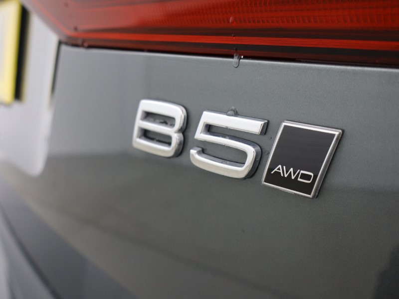 2025 (75) VOLVO XC60 2.0 B5P Plus Dark 5dr AWD Geartronic 5894971