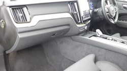 2025 (75) VOLVO XC60 2.0 B5P Plus Dark 5dr AWD Geartronic 5894991
