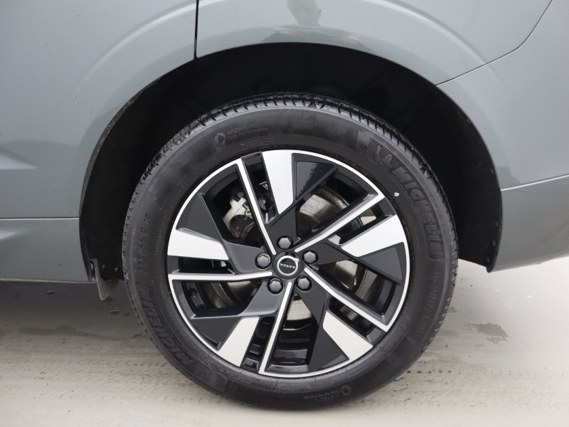 2025 (75) VOLVO XC60 2.0 B5P Plus Dark 5dr AWD Geartronic 5894976