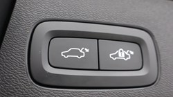 2025 (75) VOLVO XC60 2.0 B5P Plus Dark 5dr AWD Geartronic 5894973