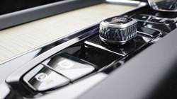 2025 (75) VOLVO XC60 2.0 B5P Plus Dark 5dr AWD Geartronic 5895013