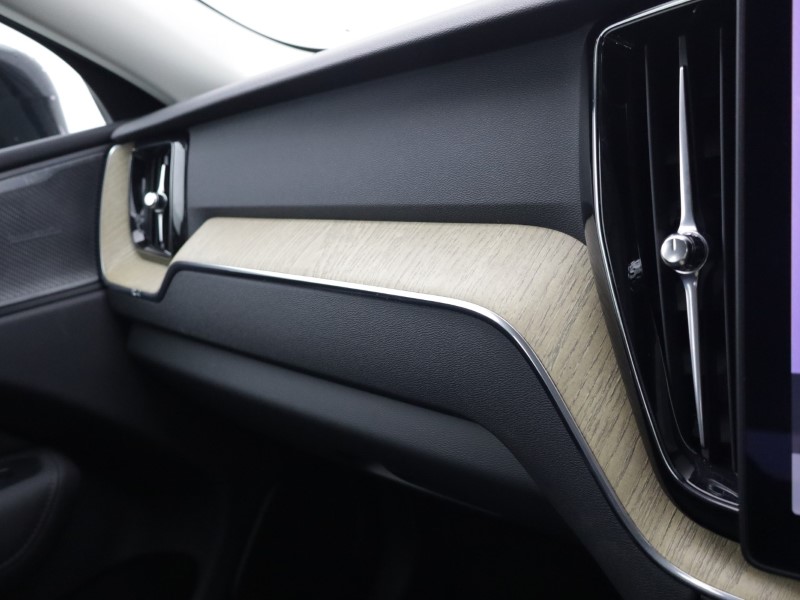 2025 (75) VOLVO XC60 2.0 B5P Plus Dark 5dr AWD Geartronic 5895014