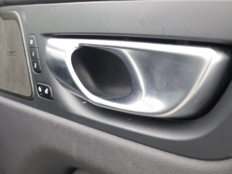 2025 (75) VOLVO XC60 2.0 B5P Plus Dark 5dr AWD Geartronic 5894983
