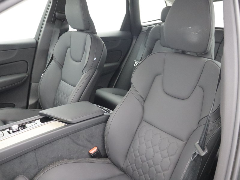 2025 (75) VOLVO XC60 2.0 B5P Plus Dark 5dr AWD Geartronic 5894990
