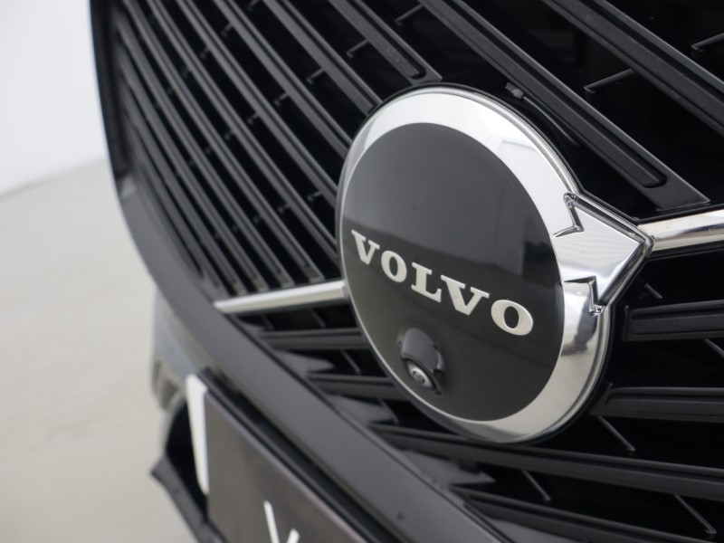 2025 (75) VOLVO XC60 2.0 B5P Plus Dark 5dr AWD Geartronic 5894966