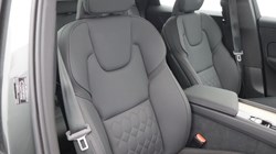 2025 (75) VOLVO XC60 2.0 B5P Plus Dark 5dr AWD Geartronic 5894989