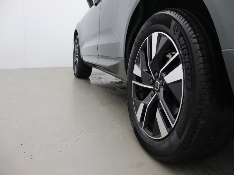 2025 (75) VOLVO XC60 2.0 B5P Plus Dark 5dr AWD Geartronic 5894977