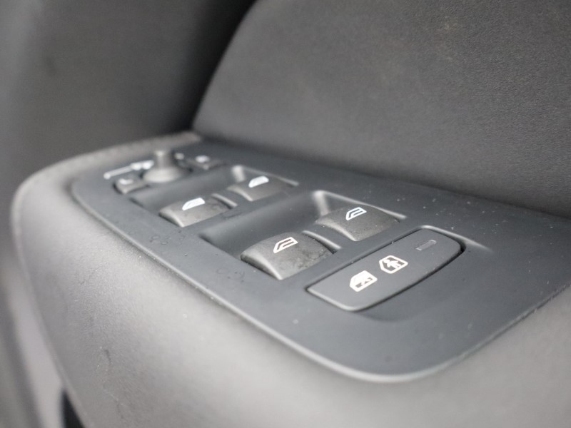 2025 (75) VOLVO XC60 2.0 B5P Plus Dark 5dr AWD Geartronic 5894982