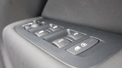 2025 (75) VOLVO XC60 2.0 B5P Plus Dark 5dr AWD Geartronic 5894982