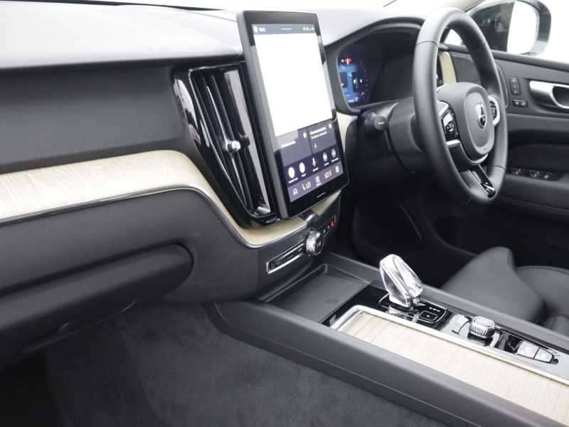 2025 (75) VOLVO XC60 2.0 B5P Plus Dark 5dr AWD Geartronic 5894992