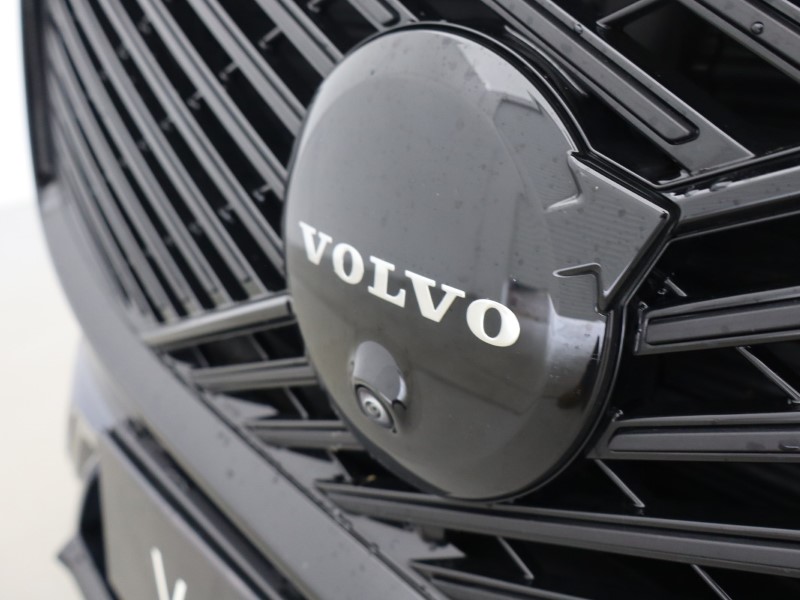 2025 (75) VOLVO XC60 2.0 B5P Plus Black Edition 5dr AWD Geartronic 5907437