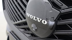 2025 (75) VOLVO XC60 2.0 B5P Plus Black Edition 5dr AWD Geartronic 5907437