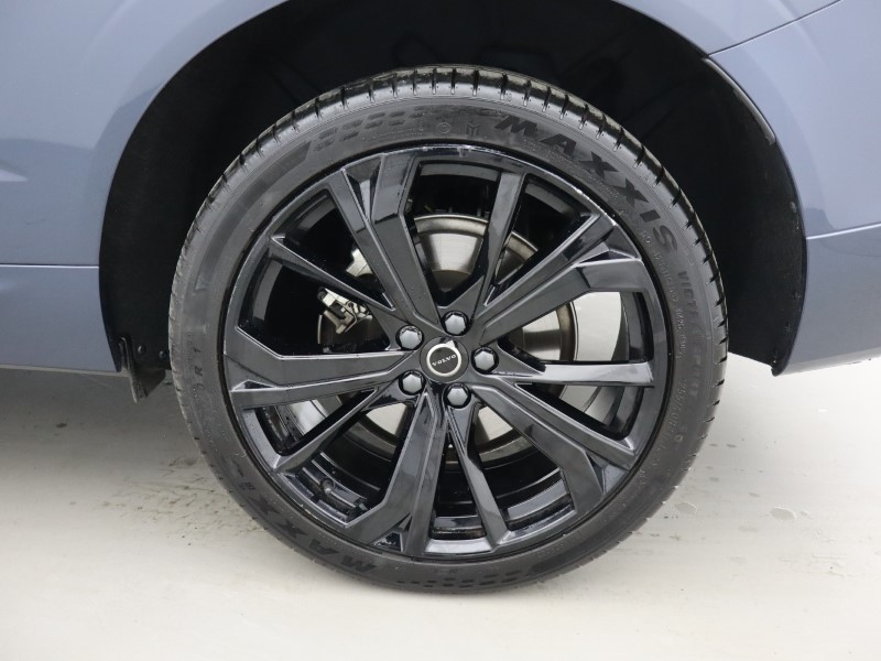 2025 (75) VOLVO XC60 2.0 B5P Plus Black Edition 5dr AWD Geartronic 5907448