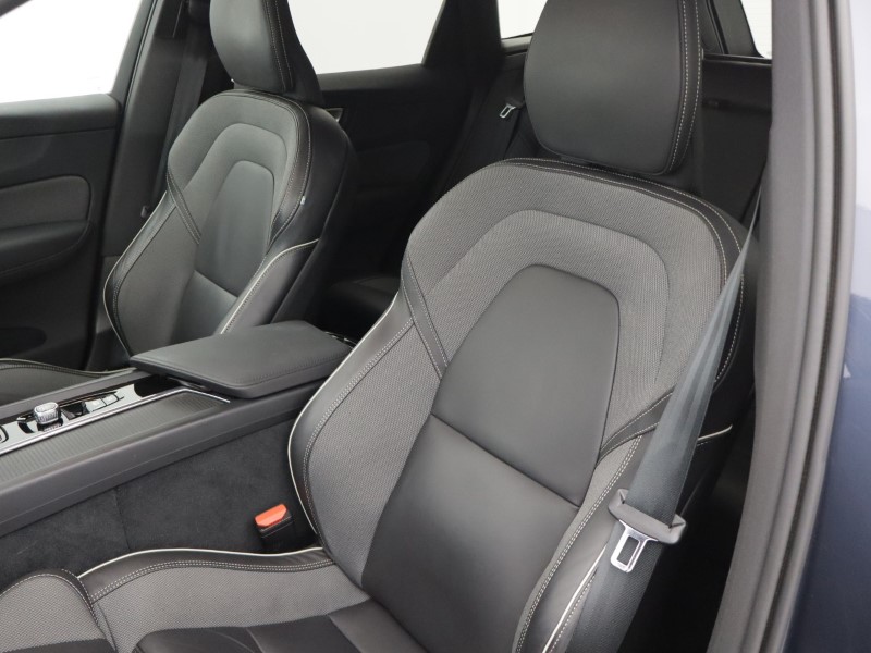 2025 (75) VOLVO XC60 2.0 B5P Plus Black Edition 5dr AWD Geartronic 5907462