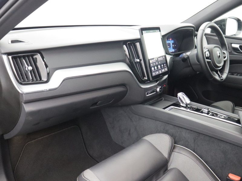 2025 (75) VOLVO XC60 2.0 B5P Plus Black Edition 5dr AWD Geartronic 5907463