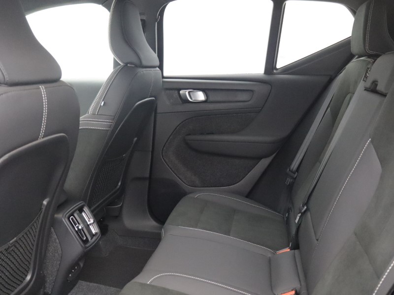 2025 (25) VOLVO XC40 2.0 B4P Plus Dark 5dr Auto 5919755