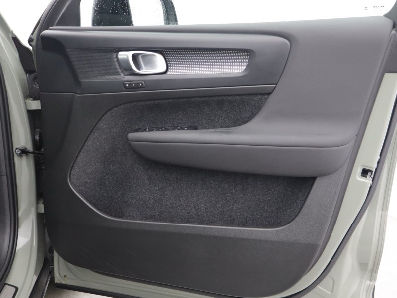 2025 (25) VOLVO XC40 2.0 B4P Plus Dark 5dr Auto 5919756