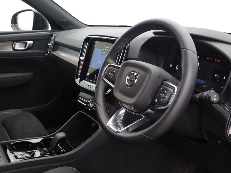2025 (25) VOLVO XC40 2.0 B4P Plus Dark 5dr Auto 5919761