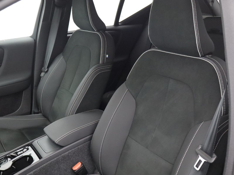 2025 (25) VOLVO XC40 2.0 B4P Plus Dark 5dr Auto 5919765