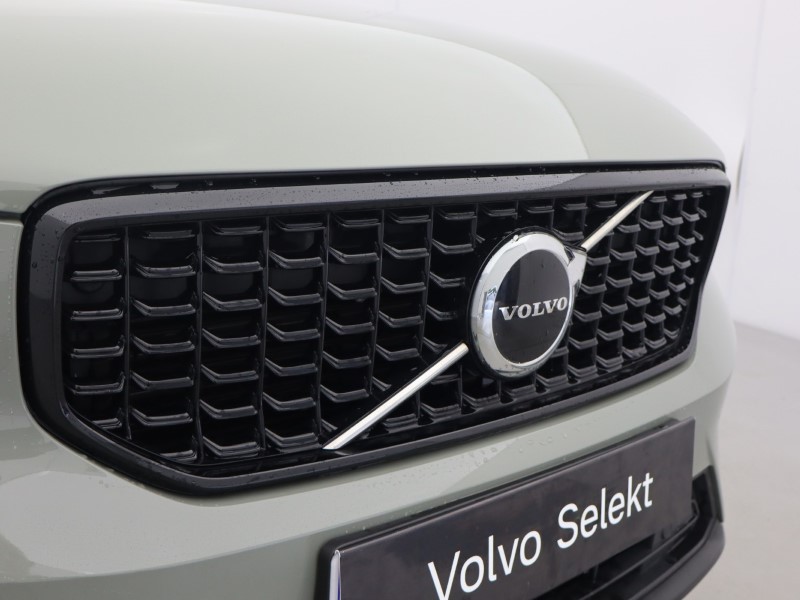 2025 (25) VOLVO XC40 2.0 B4P Plus Dark 5dr Auto 5919740