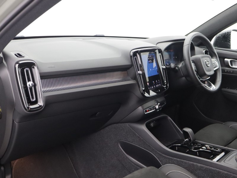 2025 (25) VOLVO XC40 2.0 B4P Plus Dark 5dr Auto 5919766