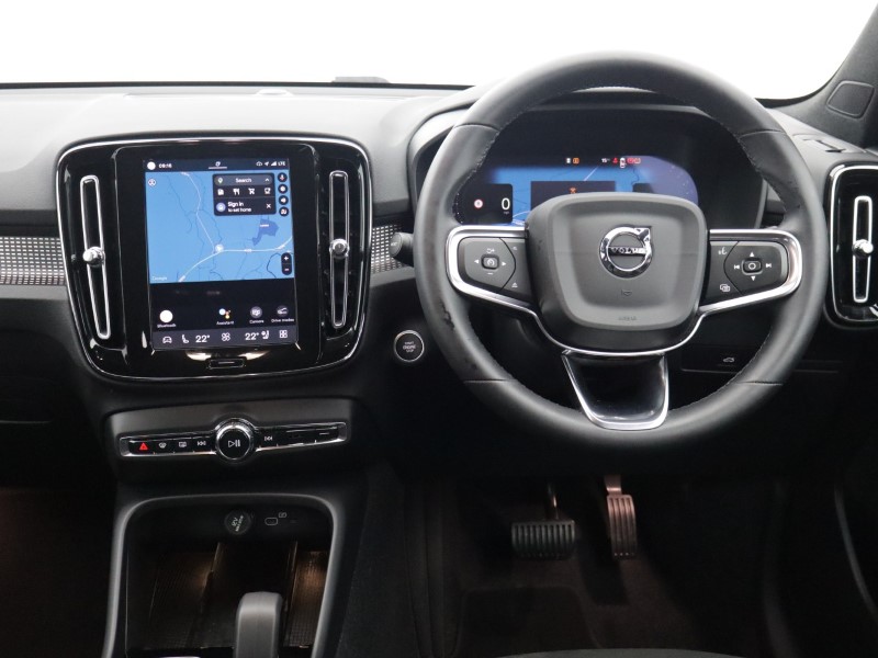 2025 (25) VOLVO XC40 2.0 B4P Plus Dark 5dr Auto 5919773