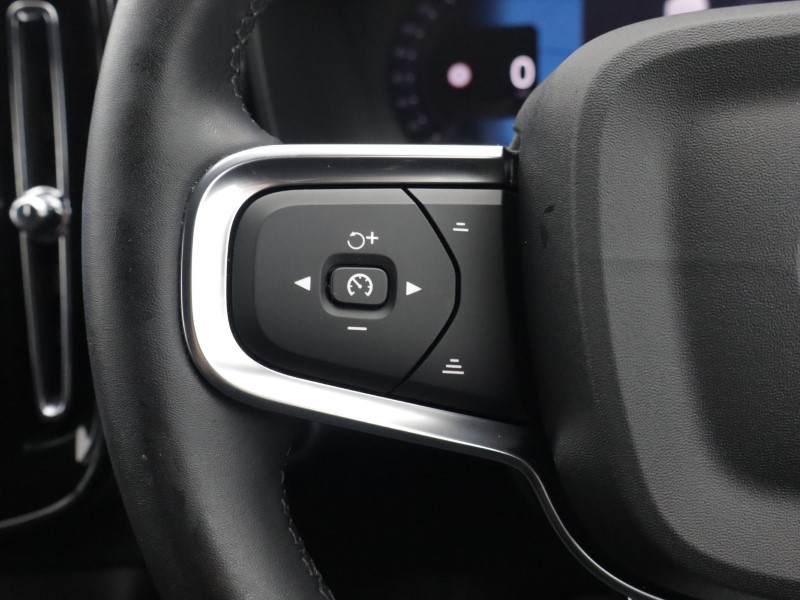 2025 (25) VOLVO XC40 2.0 B4P Plus Dark 5dr Auto 5919775