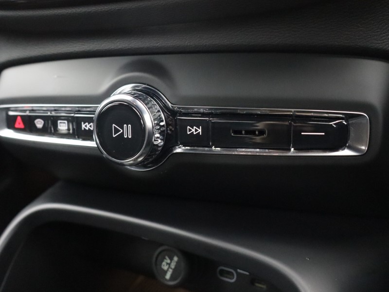 2025 (25) VOLVO XC40 2.0 B4P Plus Dark 5dr Auto 5919784