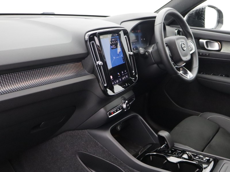 2025 (25) VOLVO XC40 2.0 B4P Plus Dark 5dr Auto 5919767
